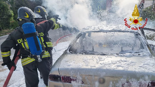 Mogliano - Auto in fiamme lungo la Provinciale 34